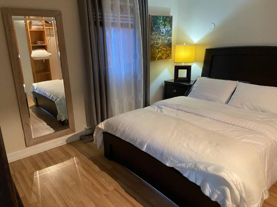 ויקטוריה Adorable 2-Bedroom Guesthouse With Free Parking מראה חיצוני תמונה