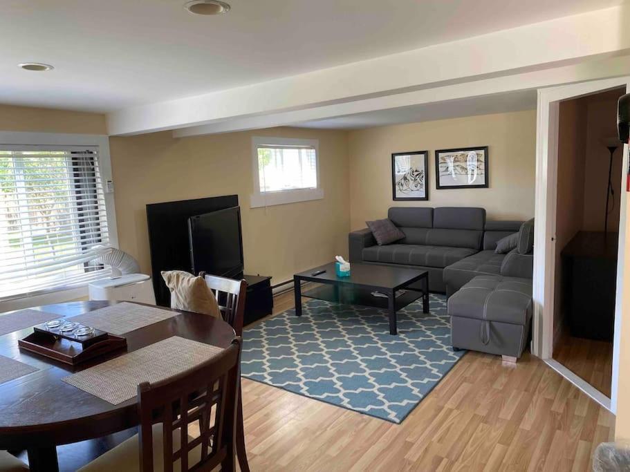 ויקטוריה Adorable 2-Bedroom Guesthouse With Free Parking מראה חיצוני תמונה
